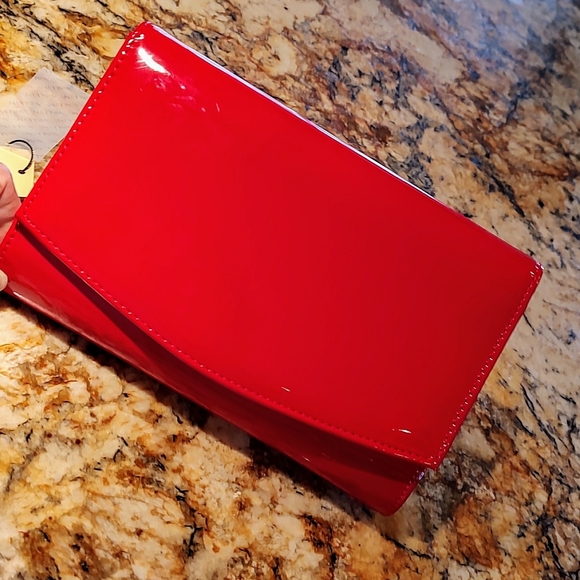 Wallyn's Red patent evening bag with silver stoned removable chain. NWT 9"X6" - Picture 12 of 16